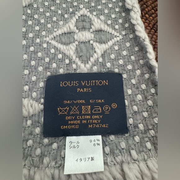 Authentic Logo Mania Scarf Louis Vuitton - Picture 3 of 14